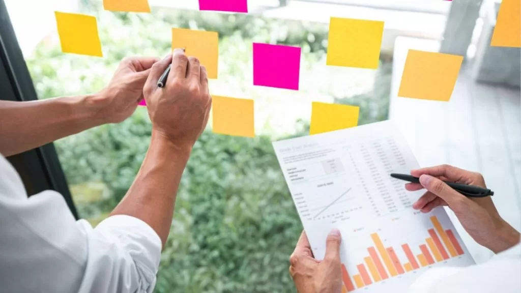 UNIR: Estrategias de marketing y servicio escolar 2 3 1