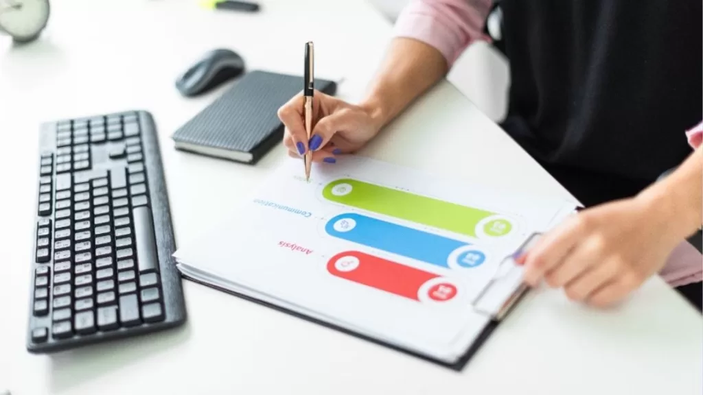 UNIR: Estrategias de marketing y servicio escolar 4 4 1
